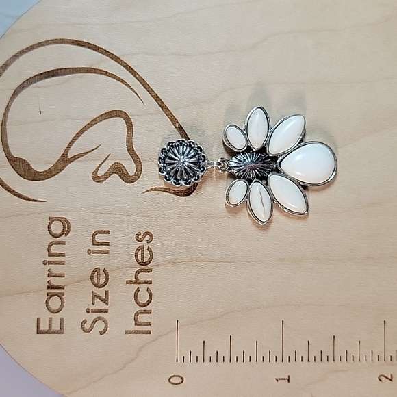 🔥LAST PAIR🔥 Stagecoach Howlite Boho Drop Earrings - Picture 5 of 5